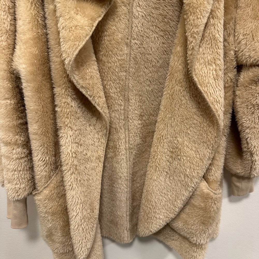 Zenana Outfitters Plush Tan Teddy Jacket super soft Size medium! - Picture 4 of 7